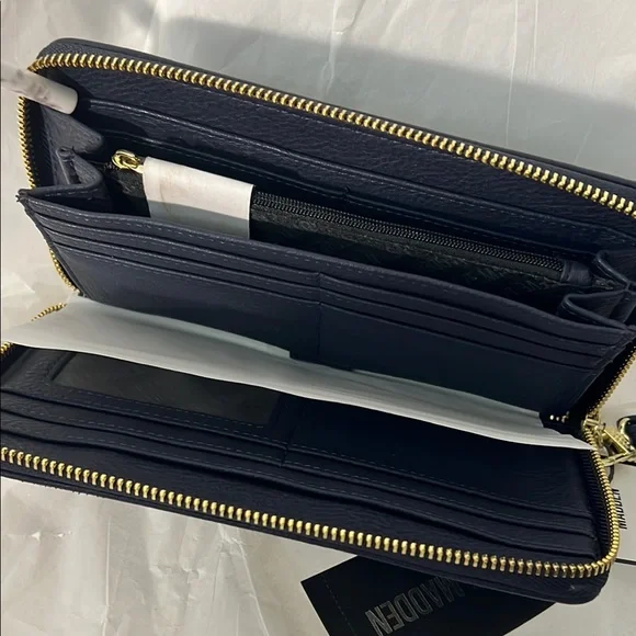 Steve Madden Blue Wallet Sleek Textured Design - Picture 5 of 8